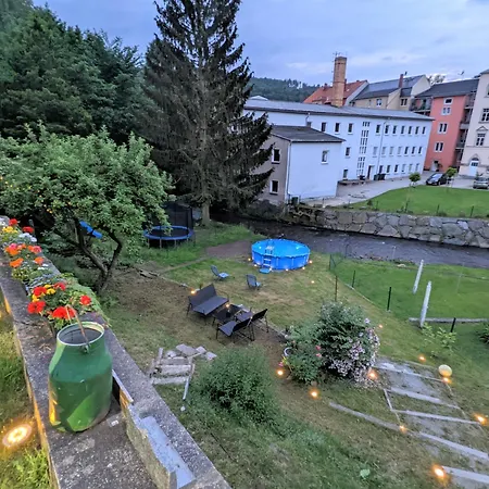 F2 - Urlaubsmagie Sauna, Whirlpool, Pool & Garten