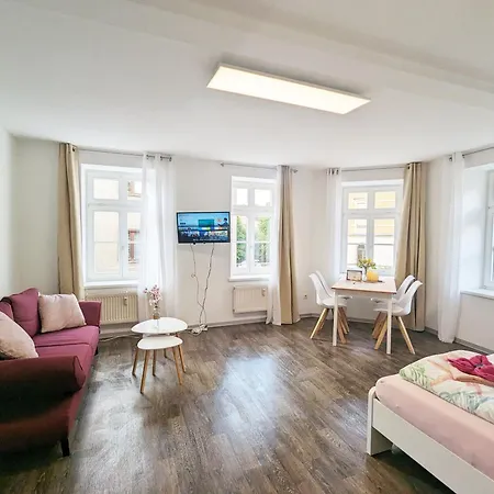 F2 - Urlaubsmagie Sauna, Pool & Garten Appartamento *