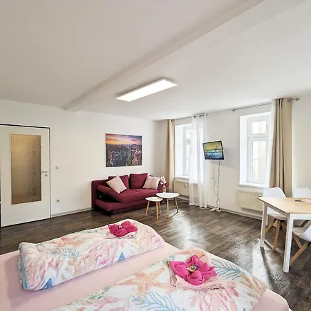 F2 - Urlaubsmagie Sauna, Whirlpool, Pool & Garten