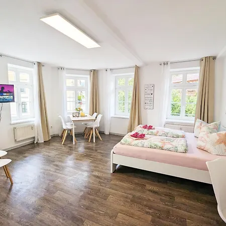 F2 - Urlaubsmagie Sauna, Pool & Garten Апартаменты *