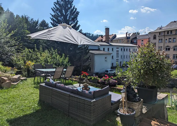 F2 - Urlaubsmagie Sauna, Pool & Garten Appartement Sebnitz