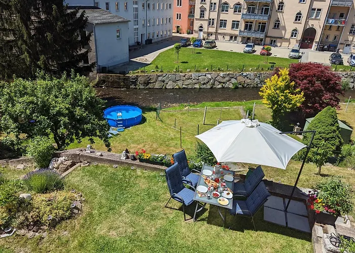 F2 - Urlaubsmagie Sauna, Pool & Garten Appartement *