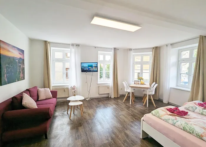 F2 - Urlaubsmagie Sauna, Pool & Garten Appartement *