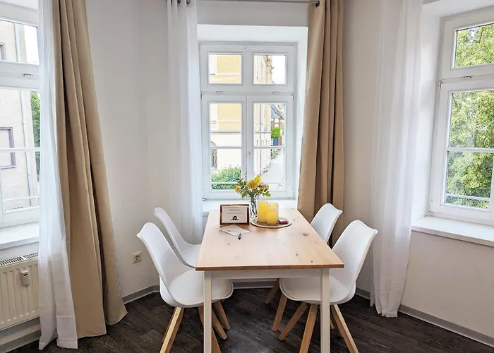 F2 - Urlaubsmagie Sauna, Pool & Garten Appartement *